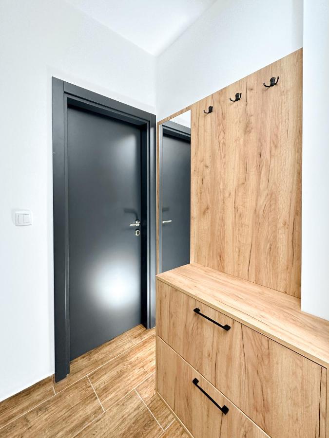 Kiko Apartmani Lux Ζρένιανιν Εξωτερικό φωτογραφία