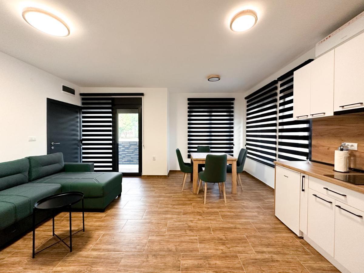 Kiko Apartmani Lux Ζρένιανιν Εξωτερικό φωτογραφία