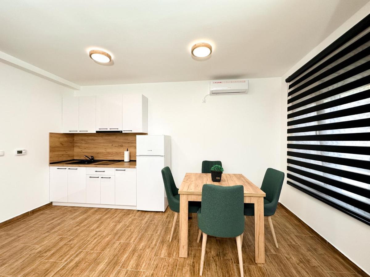 Kiko Apartmani Lux Ζρένιανιν Εξωτερικό φωτογραφία