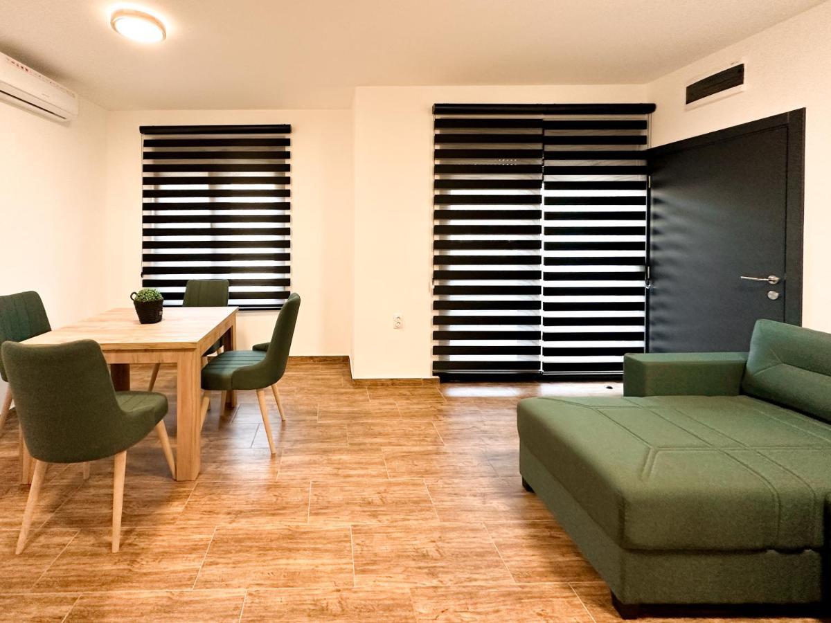 Kiko Apartmani Lux Ζρένιανιν Εξωτερικό φωτογραφία