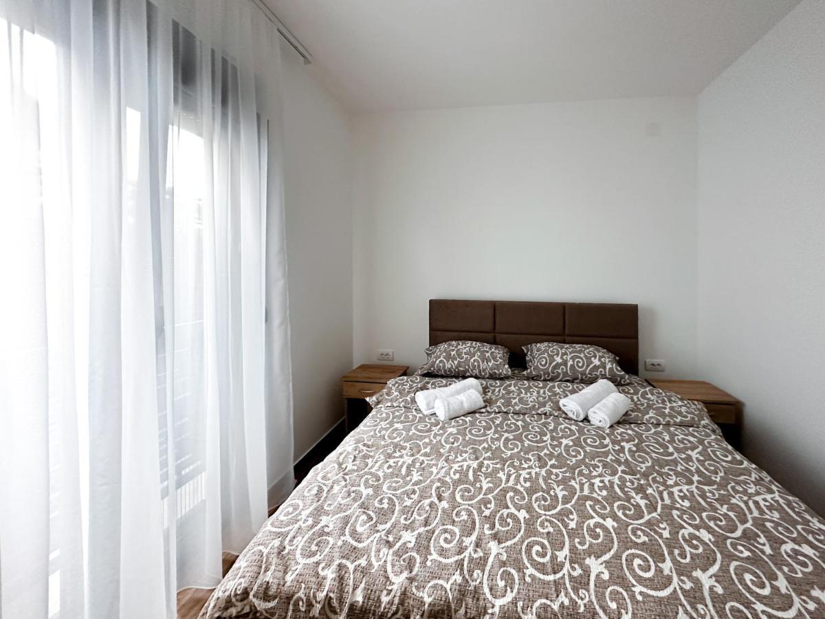 Kiko Apartmani Lux Ζρένιανιν Εξωτερικό φωτογραφία