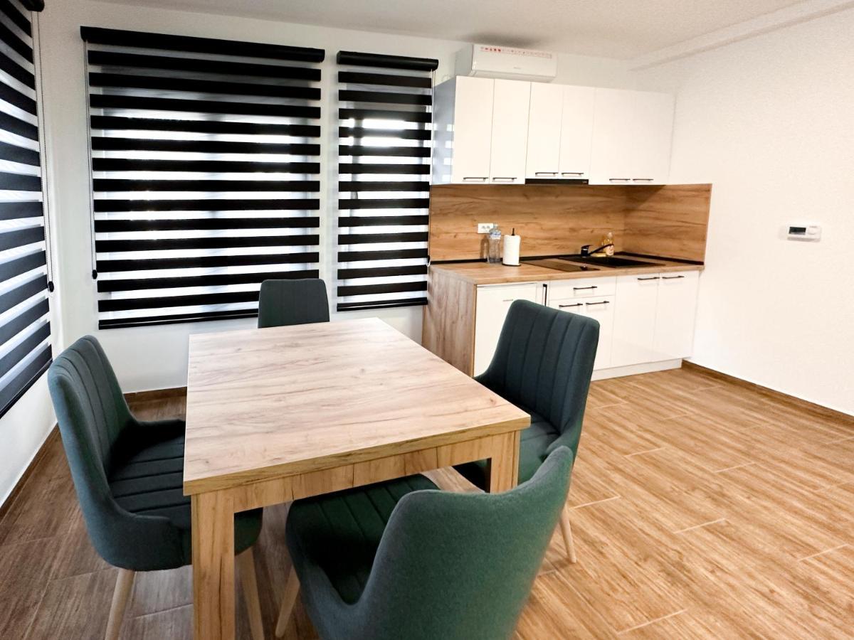 Kiko Apartmani Lux Ζρένιανιν Εξωτερικό φωτογραφία
