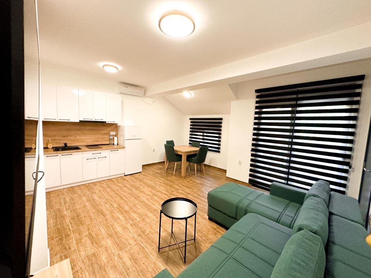 Kiko Apartmani Lux Ζρένιανιν Εξωτερικό φωτογραφία