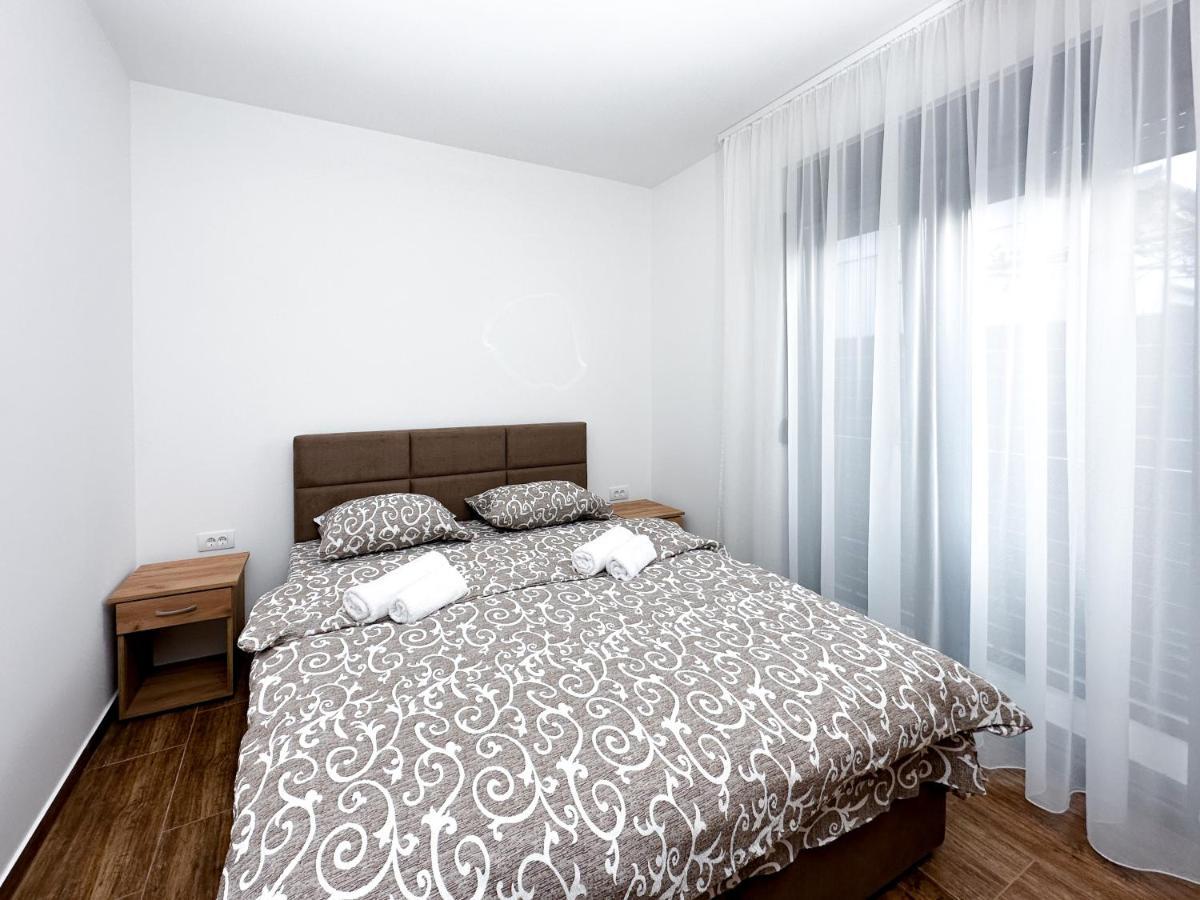 Kiko Apartmani Lux Ζρένιανιν Εξωτερικό φωτογραφία