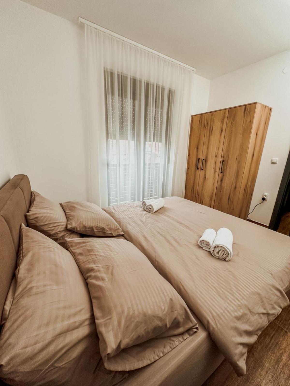 Kiko Apartmani Lux Ζρένιανιν Εξωτερικό φωτογραφία