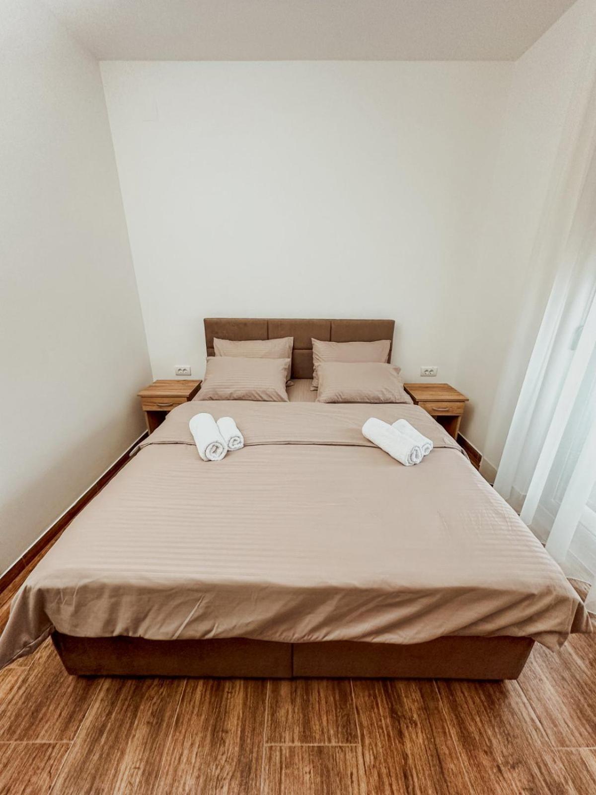 Kiko Apartmani Lux Ζρένιανιν Εξωτερικό φωτογραφία