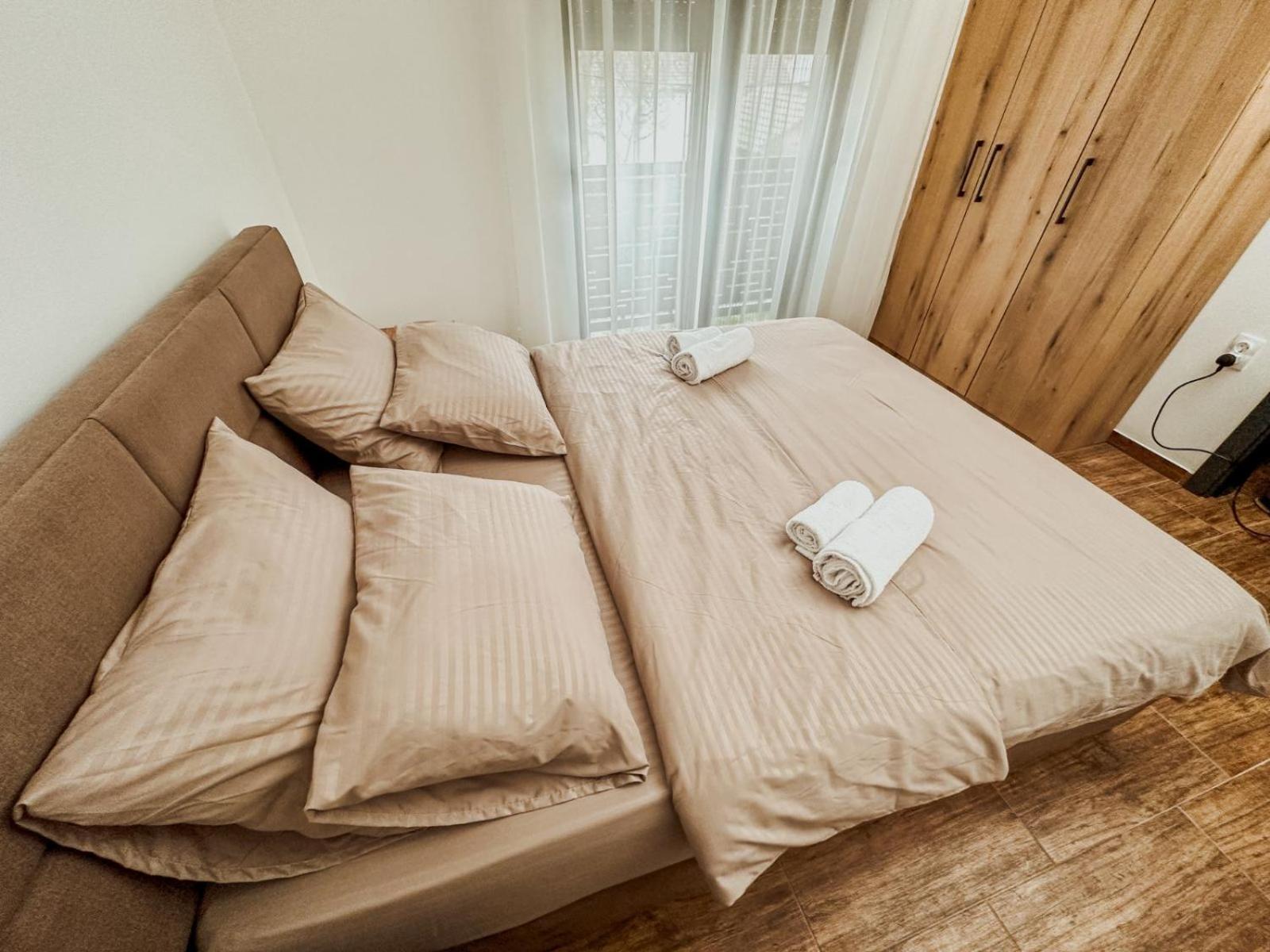 Kiko Apartmani Lux Ζρένιανιν Εξωτερικό φωτογραφία